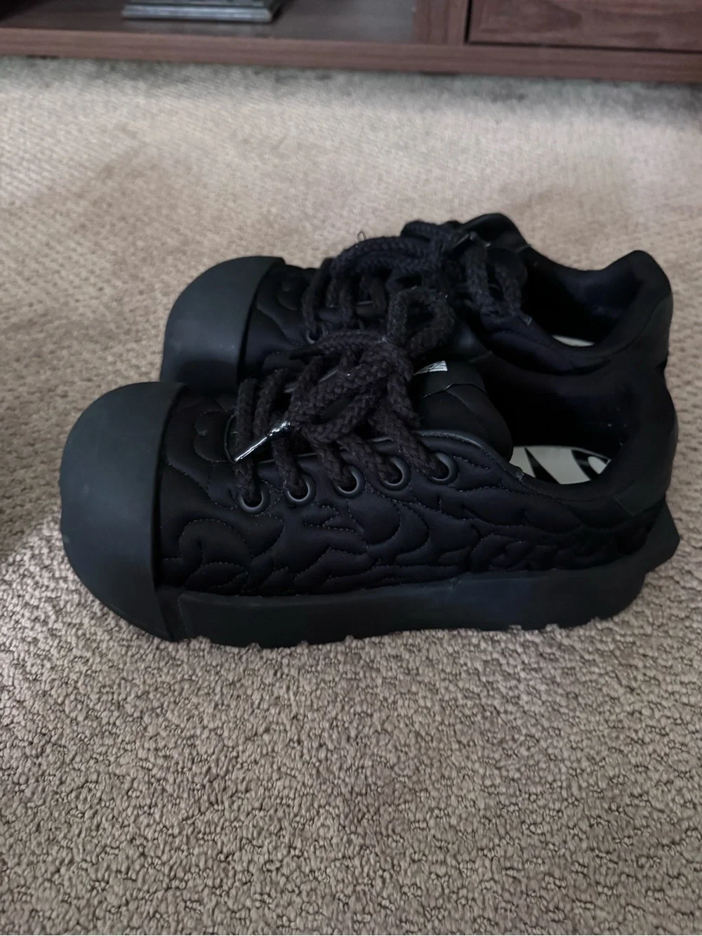 Men's Quilted Black Low-Top Sneakers
